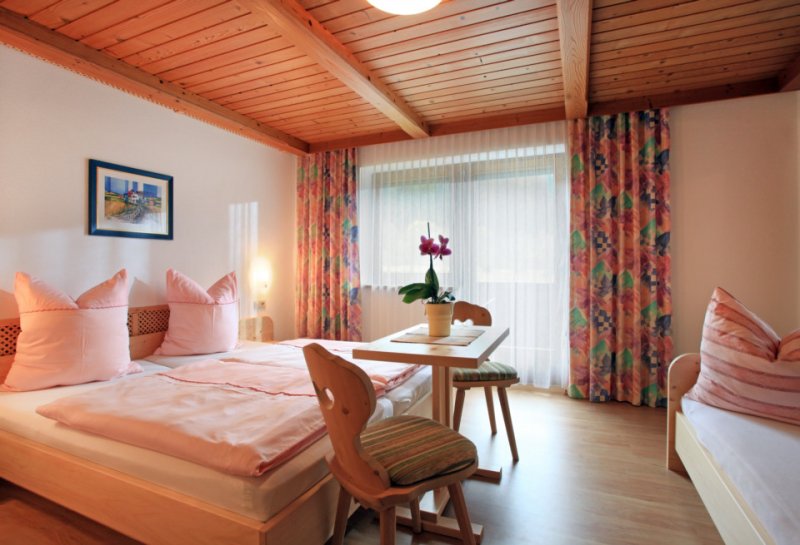 ferienwohnung-hofer-scheffau-niederachen-4-anni-hofer-anni-schlafzimmer