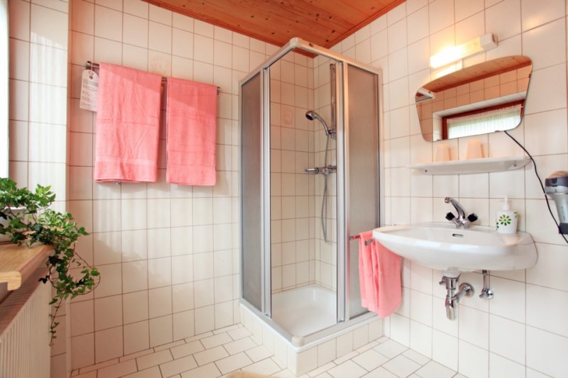 ferienwohnungen-hofer-badezimmer-81