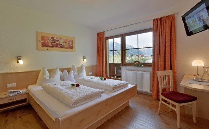 alpenrose-schlafzimmer2