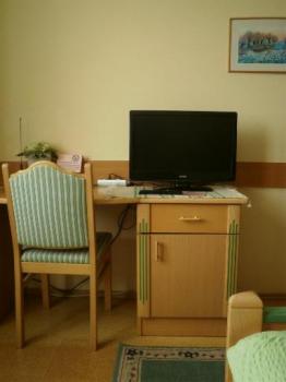 landhauszimmer-tv
