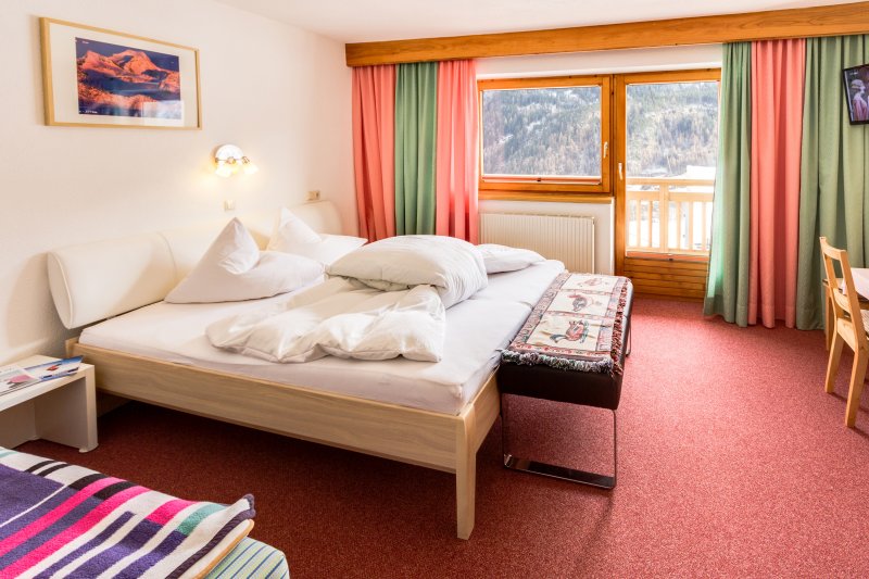 pension-haus-edmund-sz-appartement-edelweiss-innerwald-soelden-tztal-tirol