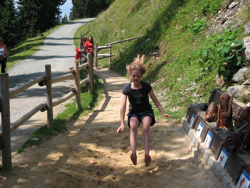 sommer-alpinolino-weitsprun