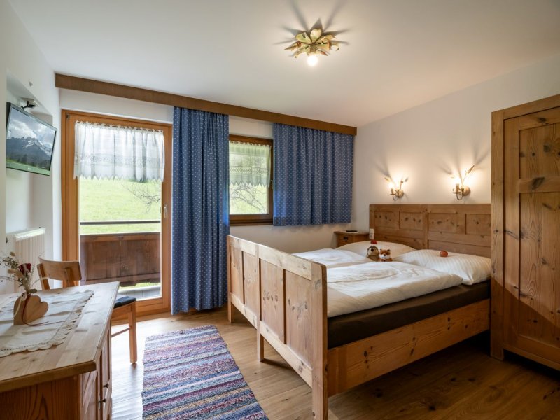 ferienhaus-flatscher-dorfstrasse-25-waidring-schlafzimmer-2