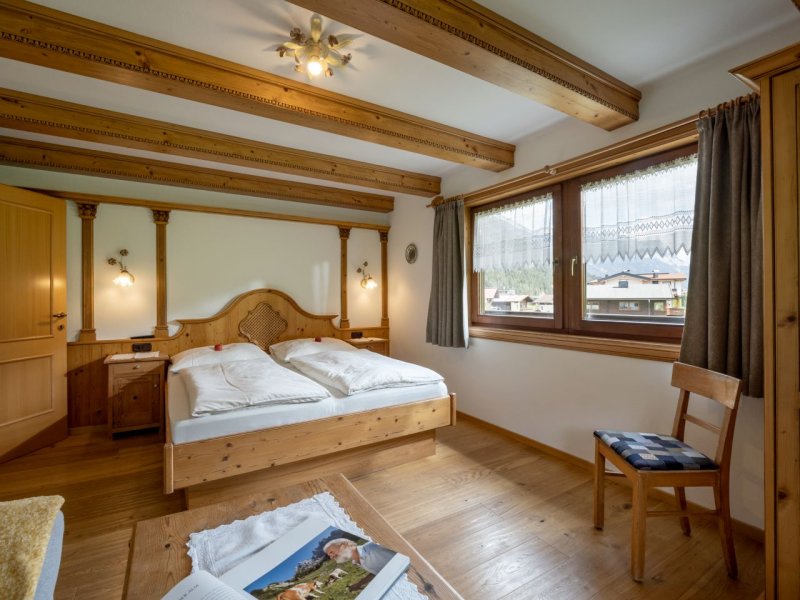 ferienhaus-flatscher-dorfstrasse-25-waidring-schlafzimmer