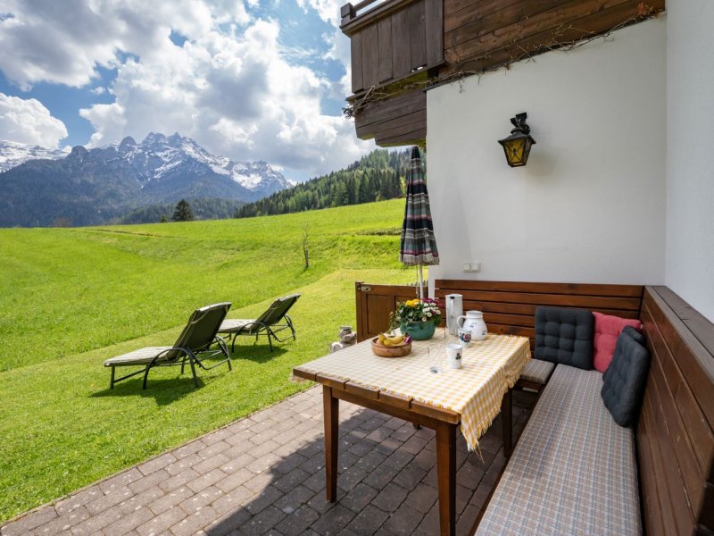 ferienhaus-flatscher-dorfstrasse-25-waidring-terrasse