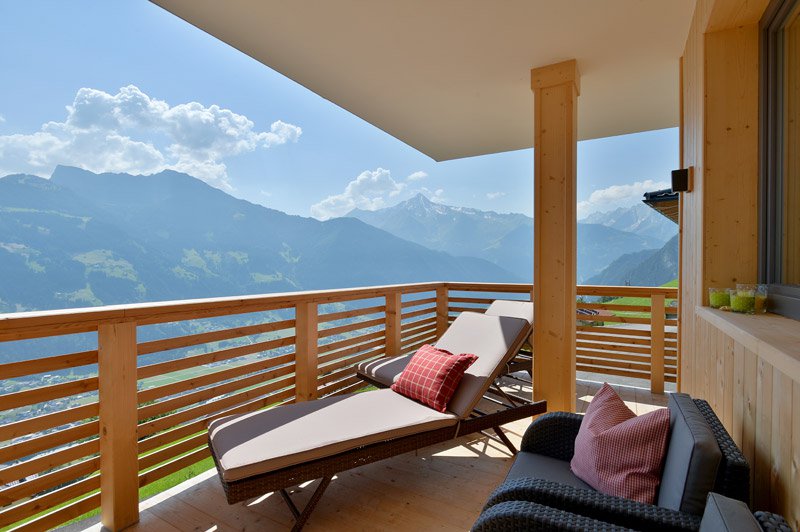 alpenchalet-zillertal-hippach-schwendberg-458-robert-bair-terrasse-ausblick