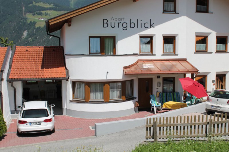 003-apart-burgblick