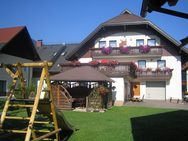 laube-griller-garten-ferienhaus-plozner-rattendorf-kaernten-copyright-ferienwohnung-plozner-8