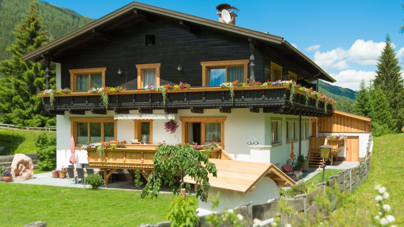 gaestehaus-geir-obernberg-tirol-sommer-aussen