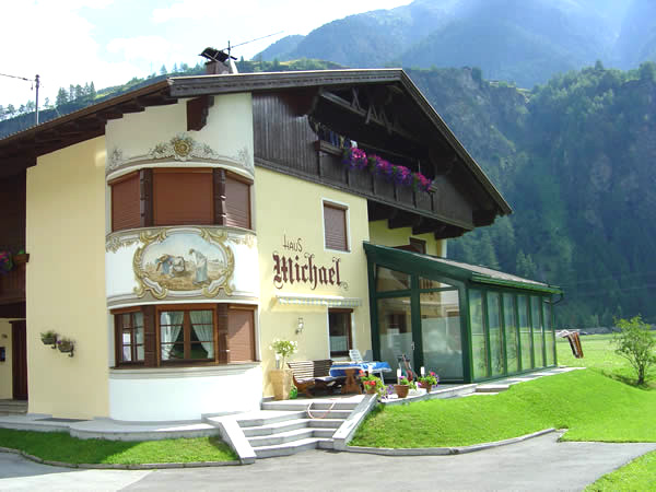 aussenansicht-neu-sommer-haus-michael