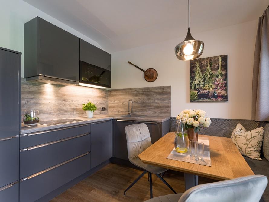 ferienwohnung-feyersinger-au-10-ellmau-07-2020-appartement-hartkaiser-kueche