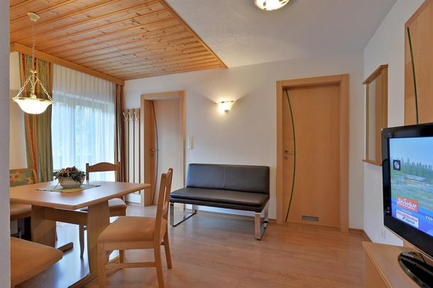 004-scheffau-am-wilden-kaiser-apart-barbara-maria-zischg-ferienwohnung-ellmau-wohnzimmer