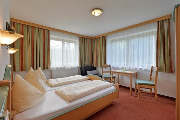 007-scheffau-am-wilden-kaiser-apart-barbara-maria-zischg-ferienwohnung-brixen-schlafzimmer