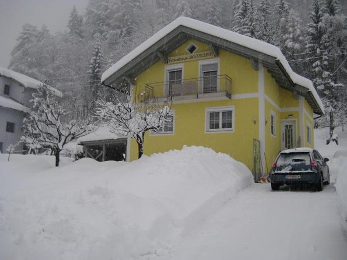 ferienhaus-jantscher-haus-aussen-winter