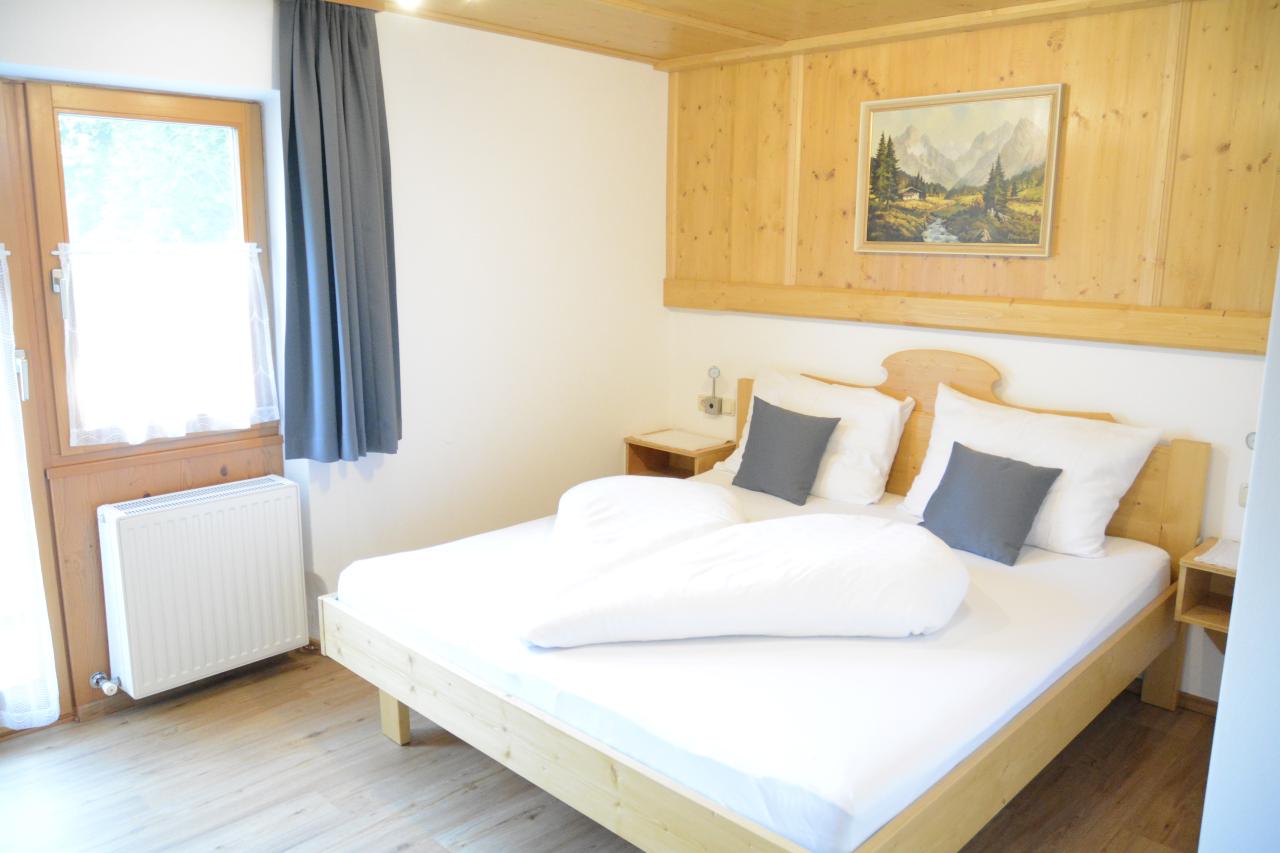 kitzbueheler-horn-schlafzimmer-2-mit-doppelbett