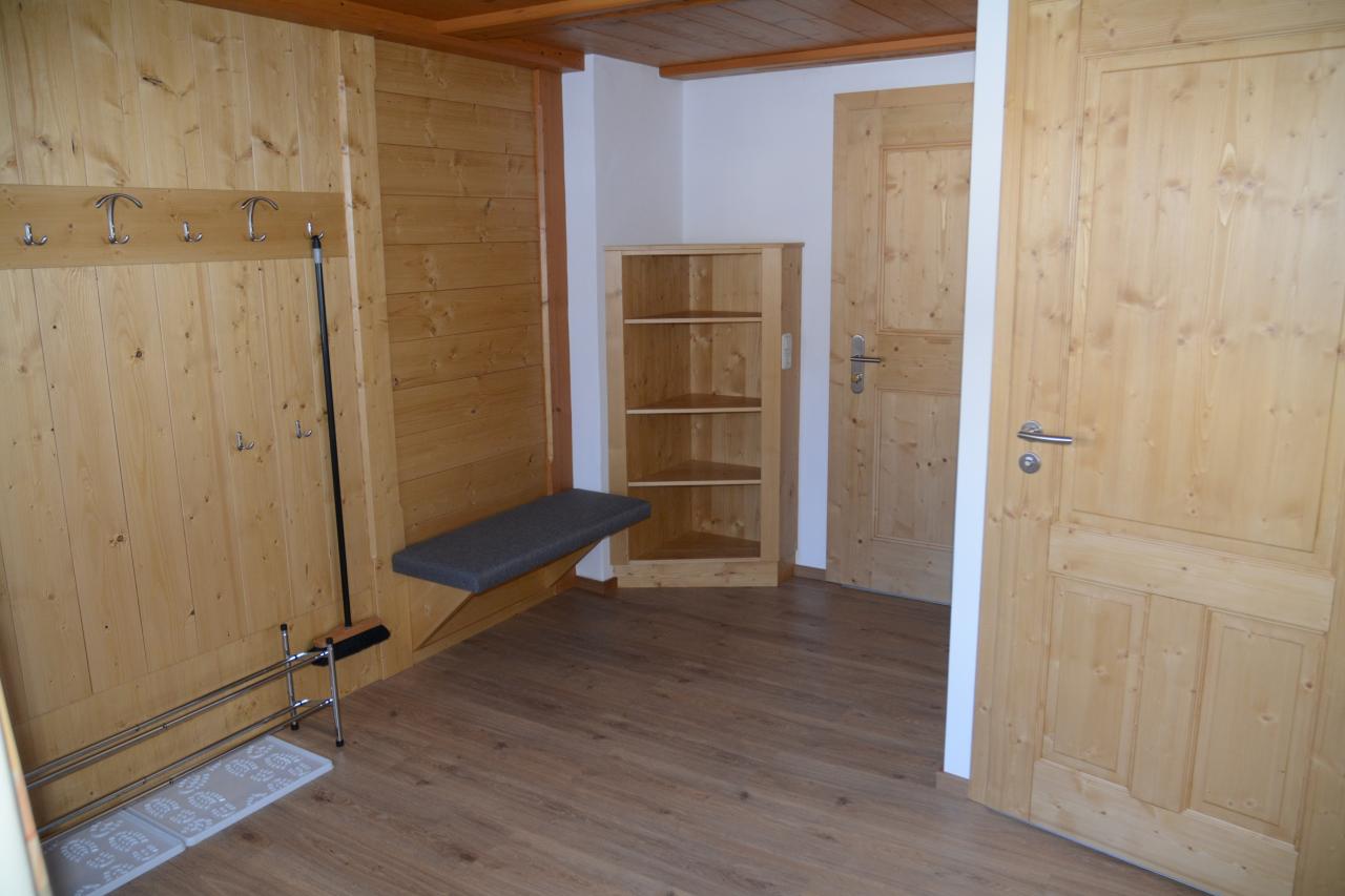 sonnberg-eiingangsbereich-mit-garderobe