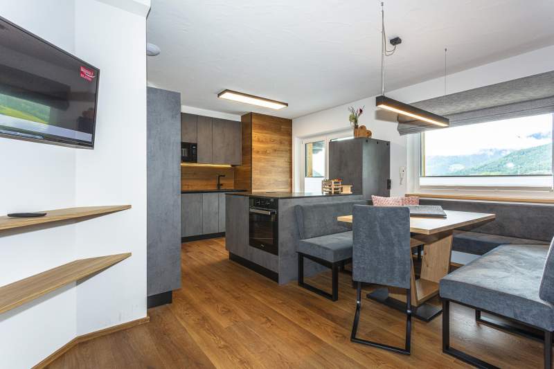 e4b50ea0-8b4b-4bee-a54a-caa62ceca784