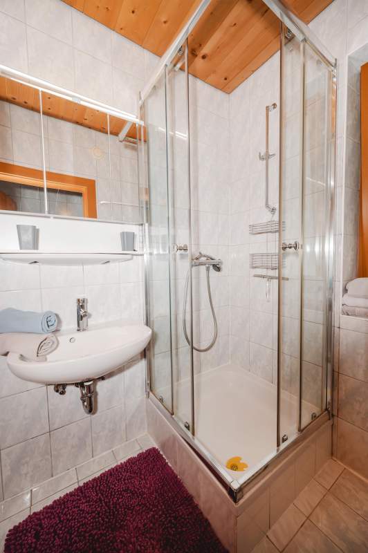 c5600789-2def-4e92-9853-a463deea04ca