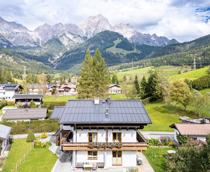 f8d7a4dc-7a9c-4dca-8e82-ceb2c8b669e3