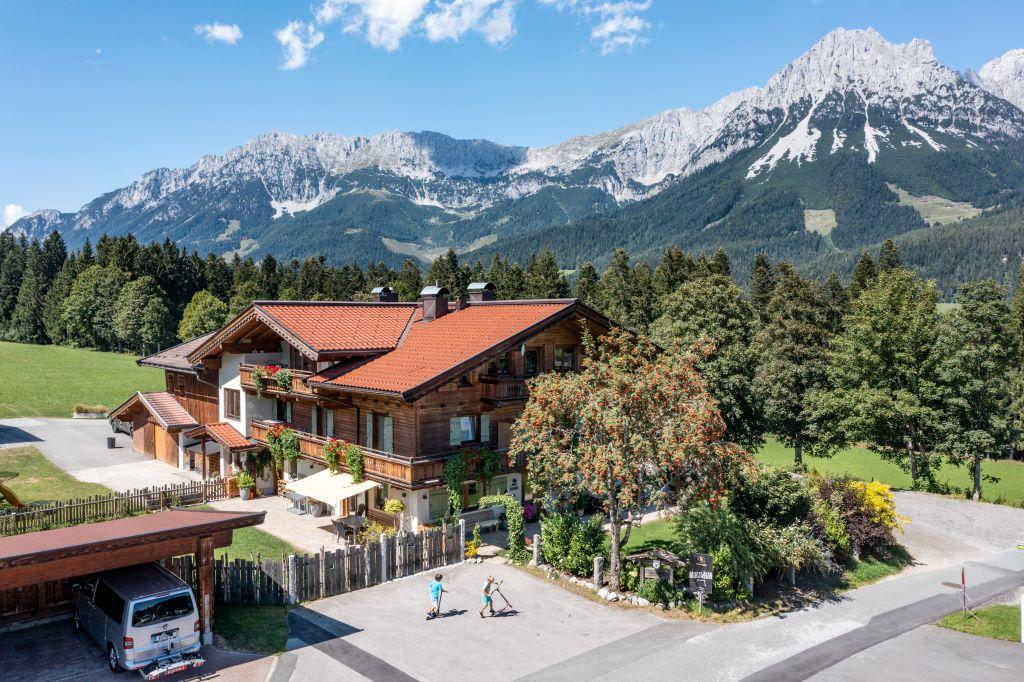 ag-haus-aussen-drohne-3