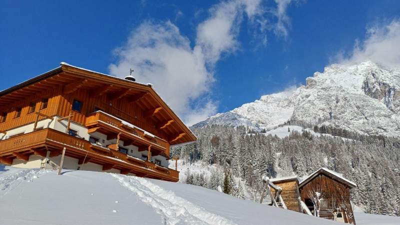 b7fd23af-9ae6-41d4-829f-656a255bf03c