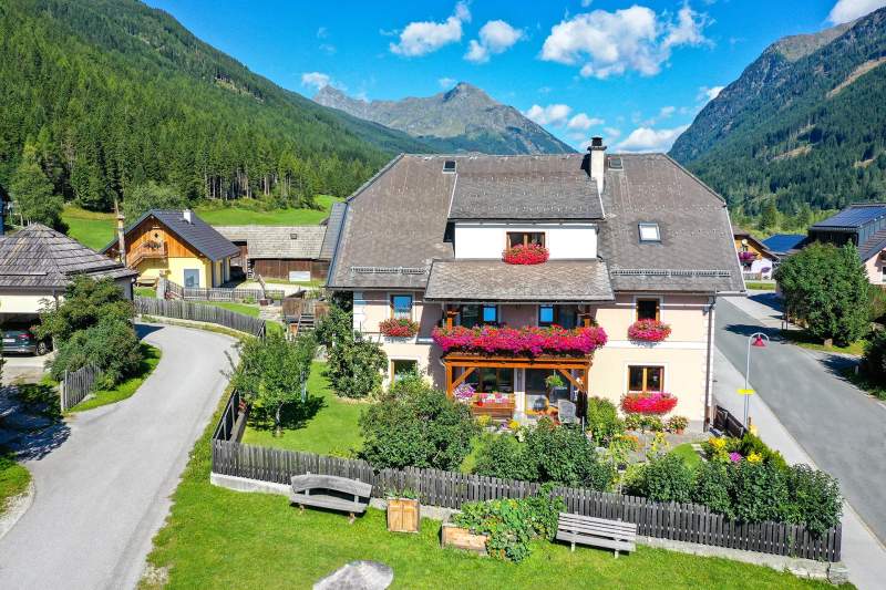 4b3d3877-94a0-41e2-9f9e-1e7cbe3386fb