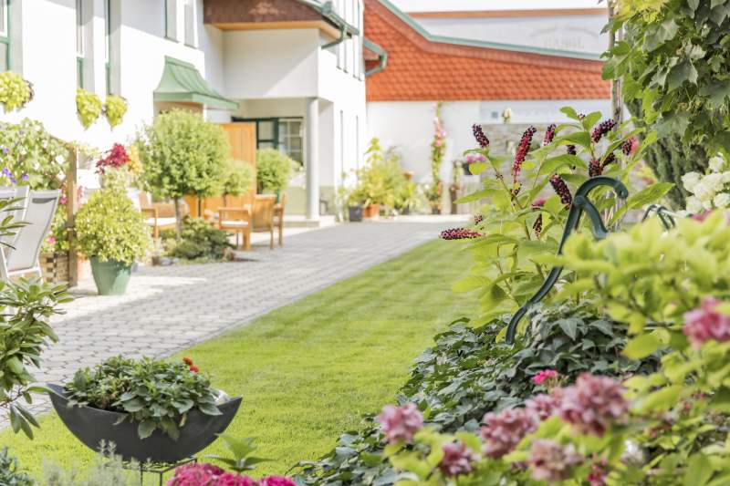 c292e3b8-e33c-45ee-b280-aee18cc576ab