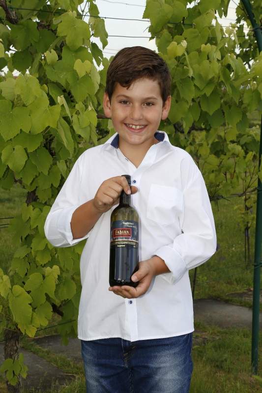 e1f8d940-5f5e-42b7-bc50-f7987638467b