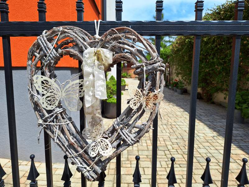 2a82325b-902c-4472-b444-a3622c34cc24