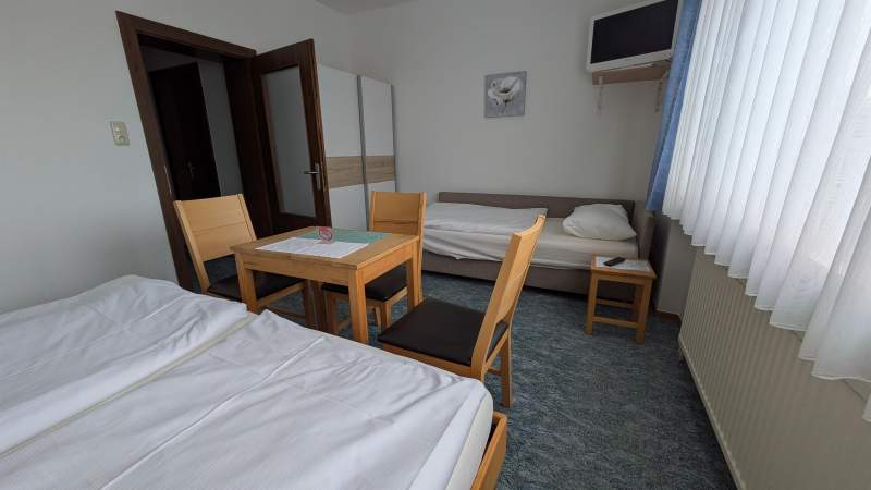 fd0703d9-73e5-47a8-aeee-3b6d8694e3da