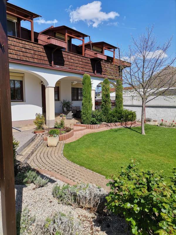 4efbc94c-e33a-4064-8349-d5a4150df3e5