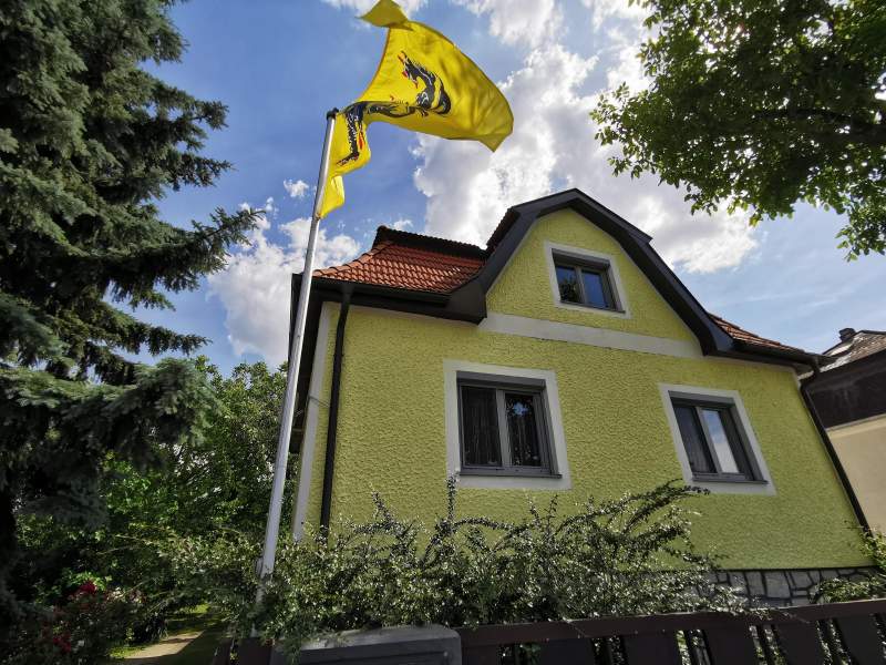 f5cb3aba-ebb6-4b80-9f3f-bdc3cb4f2956