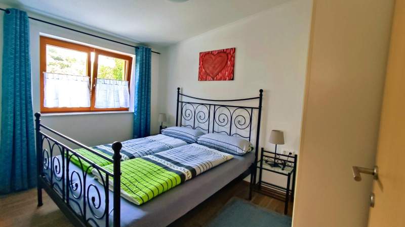 ef7b0e7c-6123-4f5e-b9e3-239a27fcb04b