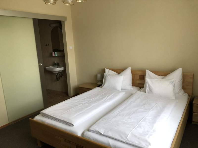 ea62cc60-28b4-4e83-8fe3-a97582e4c2e0