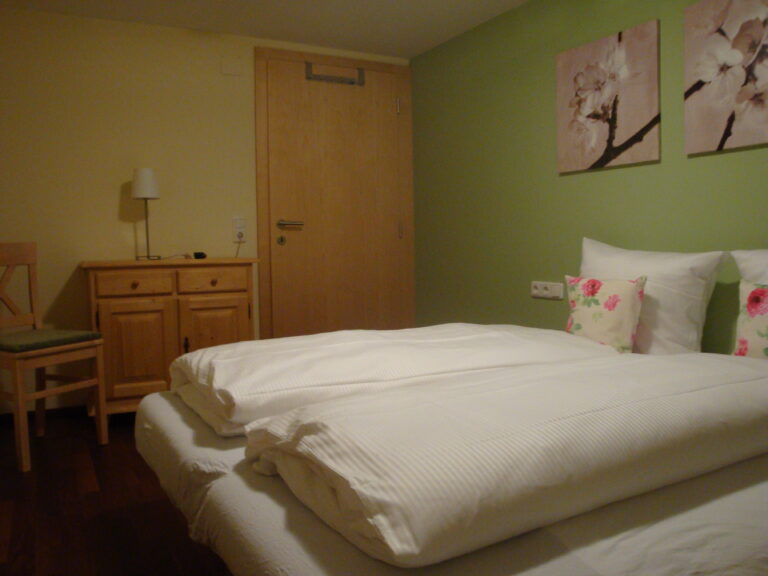schlafzimmer2-edelweiss-768x576
