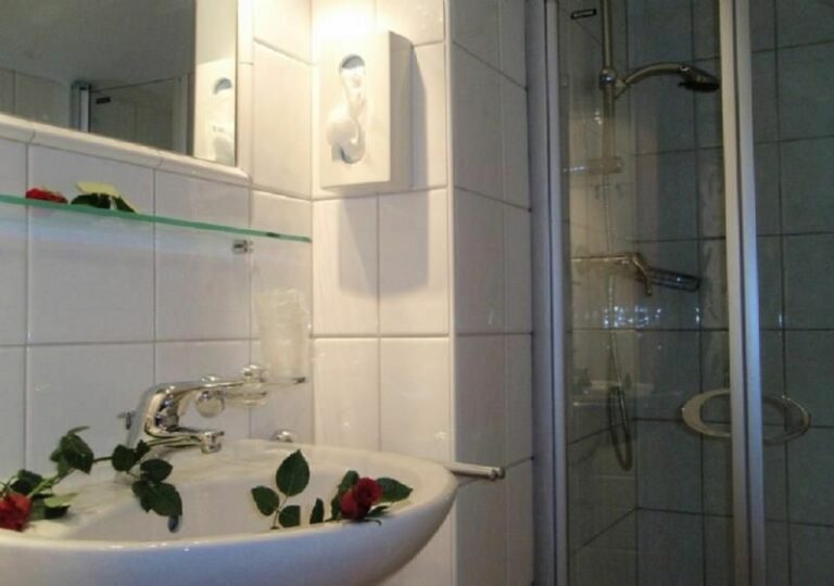 photo-uid-329-1551290392-768x540