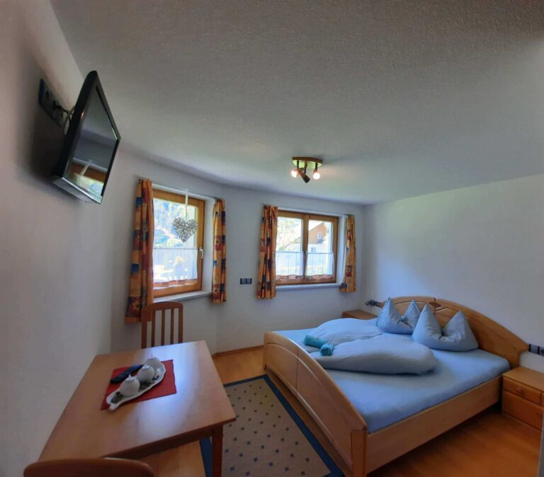 doppelzimmer-768x674