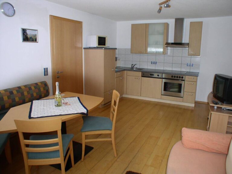 wohnung-eg-kueche-768x576