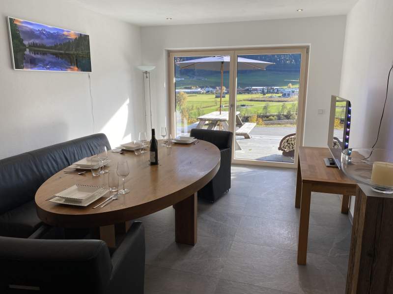 33b211f8-b0f1-494c-82d9-79651e689c02