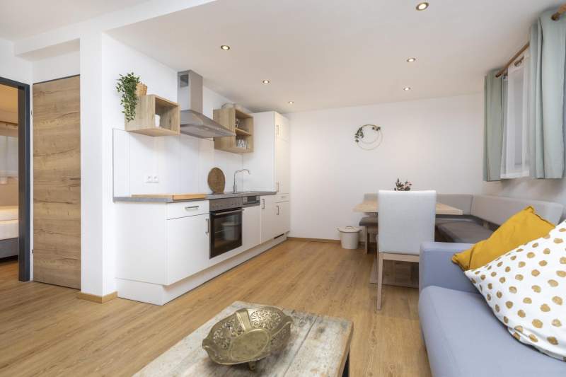 e75afdd7-1e72-4eee-98dc-18c67dd64f1a