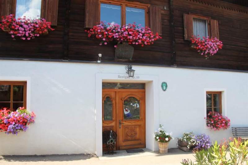 9c50058d-ed11-40bb-8033-c06e24f51498