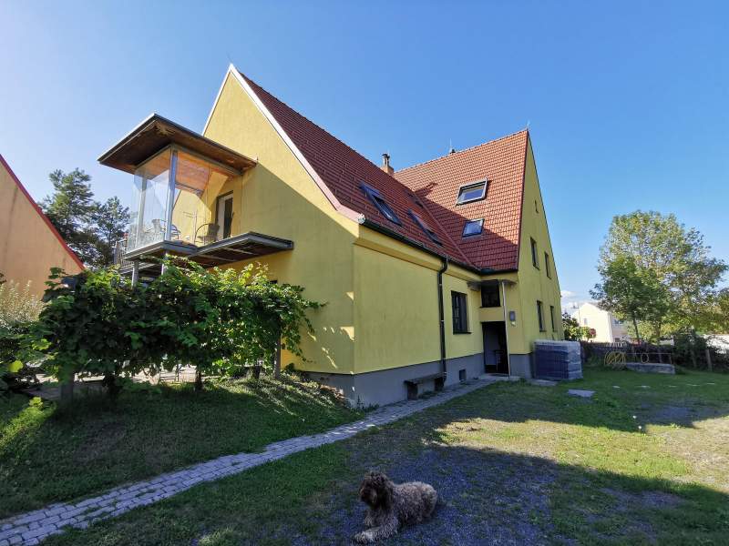 a6353b7f-a66b-4a10-88a9-93d436cb2394