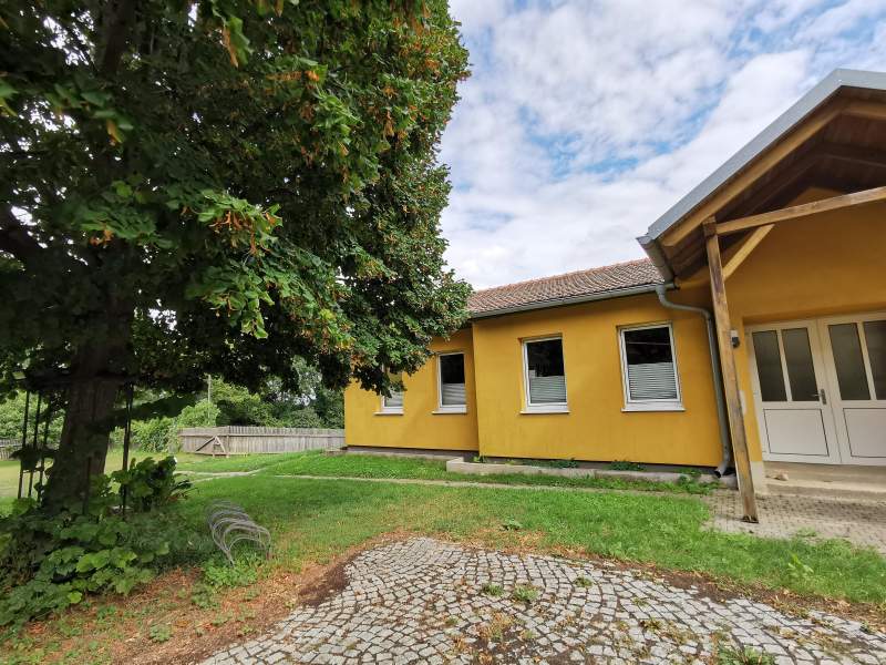 ed5ad59e-d476-4802-9385-09cb84e3a128