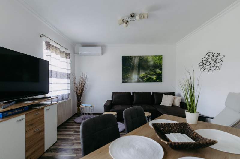 e8316024-36fd-4bed-9ba3-1451cac1c257