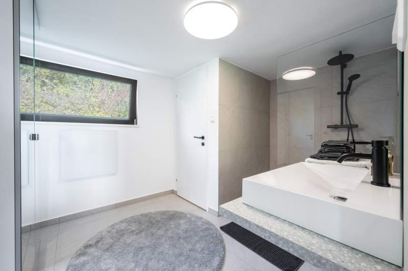 b43a3bef-5f40-4ae7-b2df-ba49e46a371f