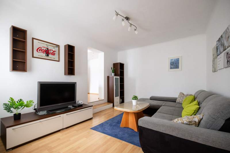 b5d81190-3869-4ec6-9313-3e69af6a4366