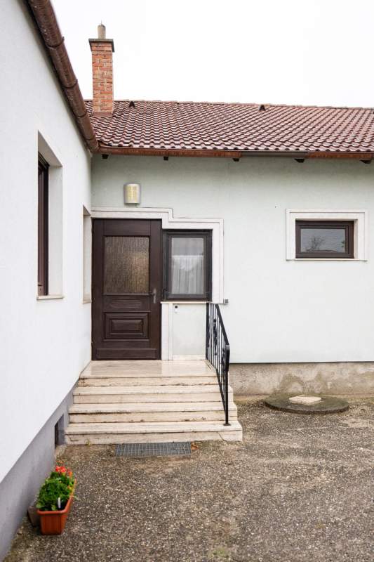 bfee6d31-8463-4b8d-a28e-c7d905437e8e