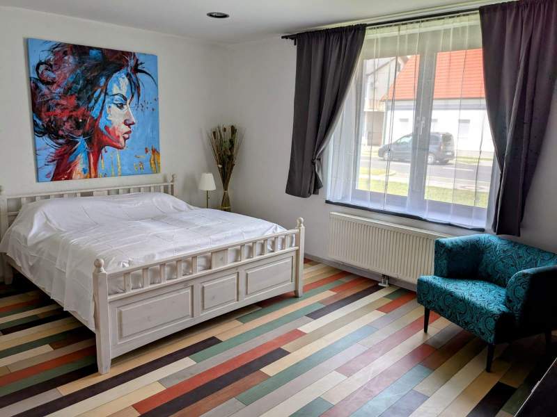 f735ecd8-e71d-42fd-93fa-4211c85c5ddc