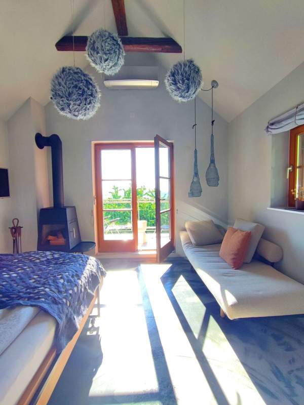 1a79c9a6-4f6f-47b2-8d28-8937f450c986