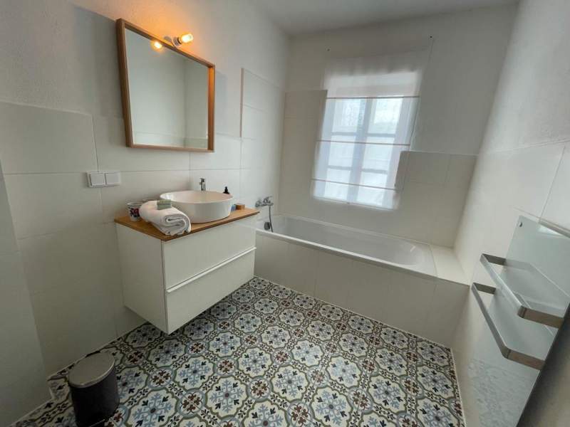 b585a08f-4c74-4bf1-a3e0-7f21b37a4c5e